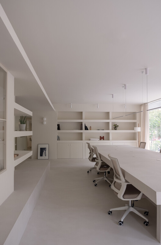 Unwhite Office / brenzo - Interior Photography, Wood, Shelving, Chair