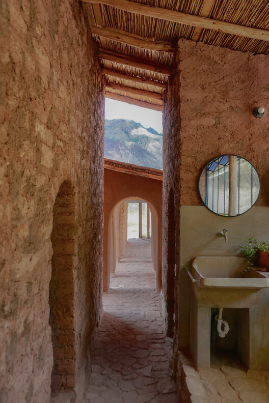 Vivienda y alojamiento rural - Dormis Donata / Taller MACAA (Misión de Arquitectura, Construcción y Arte en los Andes) - Fotografía interior, Ladrillo