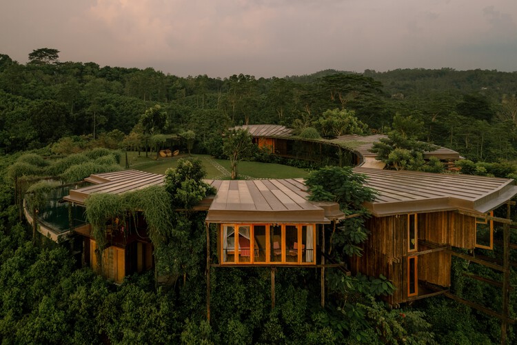 Round House Estate Bungalow at Ahangama / Narein Perera - More Images