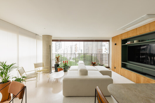 Pompeia Apartment / Goiva - Interior Photography, Wood, Table, Sofa, Chair