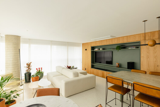 Pompeia Apartment / Goiva - Interior Photography, Living Room, Sofa, Wood, Table, Chair, Lighting