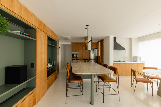 Pompeia Apartment / Goiva - Interior Photography, Kitchen, Wood, Countertop, Table, Chair, Glass