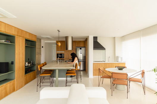 Pompeia Apartment / Goiva - Interior Photography, Kitchen, Wood, Chair, Table, Glass, Countertop