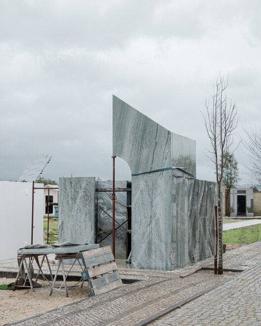 Family Tomb in Coimbra / Comoco Arquitectos - Exterior Photography, Concrete