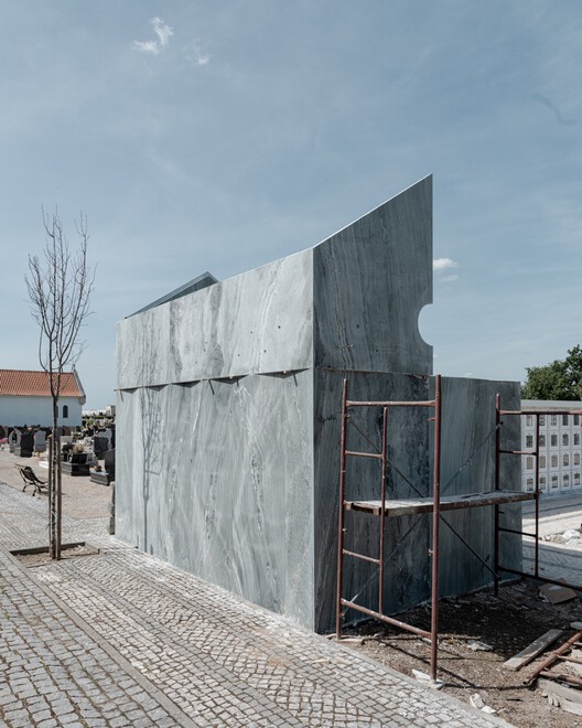 Family Tomb in Coimbra / Comoco Arquitectos - Image 18 of 26