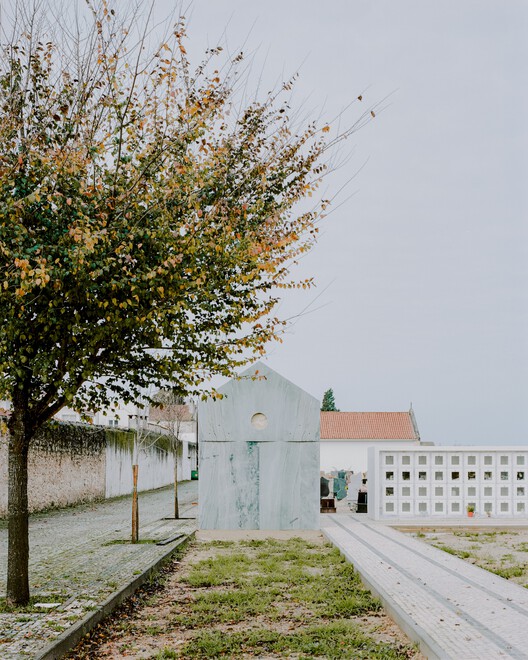 Family Tomb in Coimbra / Comoco Arquitectos - Image 5 of 26