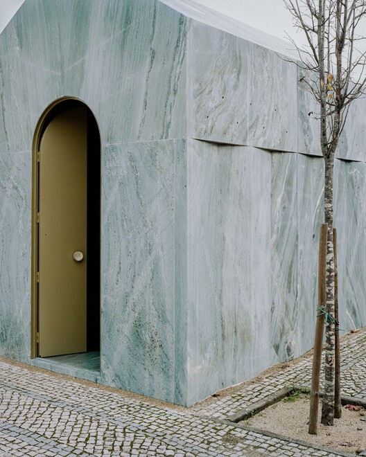 Family Tomb in Coimbra / Comoco Arquitectos - Exterior Photography, Concrete
