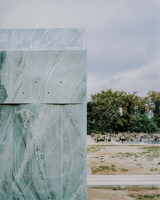 Family Tomb in Coimbra / Comoco Arquitectos - Exterior Photography, Concrete