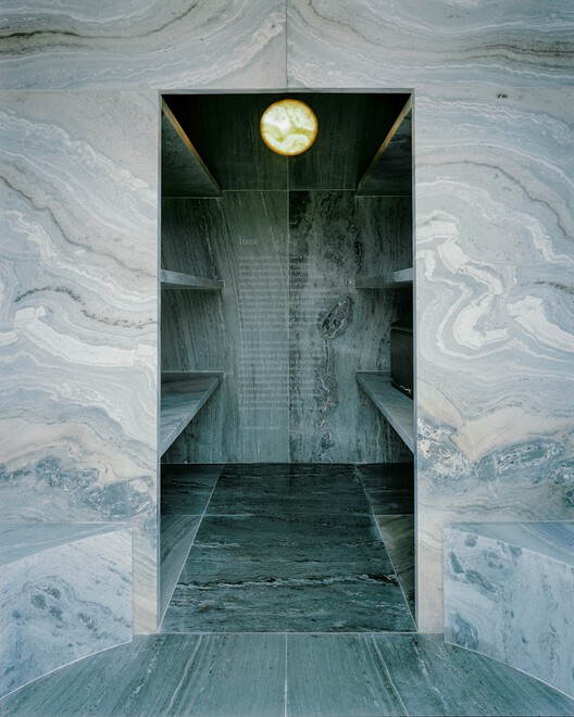 Family Tomb in Coimbra / Comoco Arquitectos - Image 13 of 26