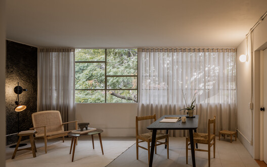 Conjunto Habitacional PETÉN / REIMS 502 - Fotografía interior, Comedor, Sillas