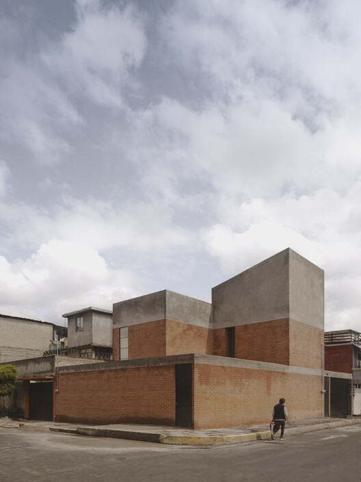 Shark House / Talco en polvo - Imagen 3 de 27