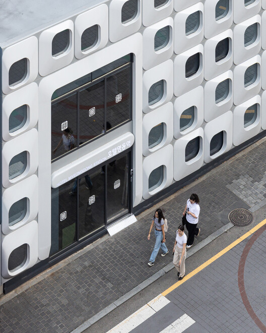 Hotel Myeongdong Station / Yong Ju Lee Architecture - Image 5 of 29