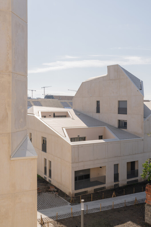63 Housing Units for the Bastide-Niel Urban Development / Olgga Architects - Exterior Photography, Concrete