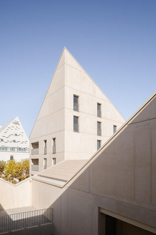 63 Housing Units for the Bastide-Niel Urban Development / Olgga Architects - Image 8 of 17
