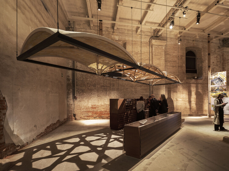 Alternative Sky: Instalación para la Bienal de Arquitectura de Venecia 2025 - Fotografía de interiores, iluminación