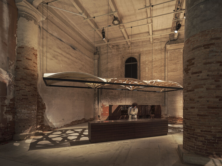 Cielos Alternativos: Instalación en la Bienal de Arquitectura de Venecia 2025 - Instalación