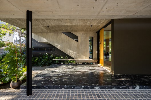 Tropical Shift House / O2 Design Atelier  + Choo Poo Liang Architect - Image 8 of 35