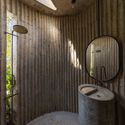Tropical Shift House / O2 Design Atelier  + Choo Poo Liang Architect - Interior Photography, Houses, Bathroom