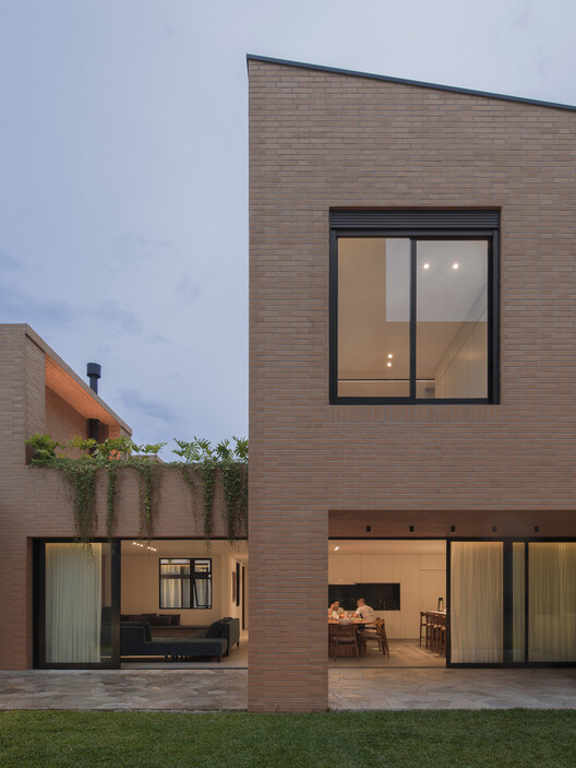 Torrão House / Nommo Arquitetos + Luana Barichello - Exterior Photography, Door, Brick, Concrete