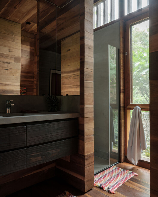 Rochas Floridas Guest House / WaCa Design + Julia Kosciuk - Interior Photography, Bathroom, Wood, Sink