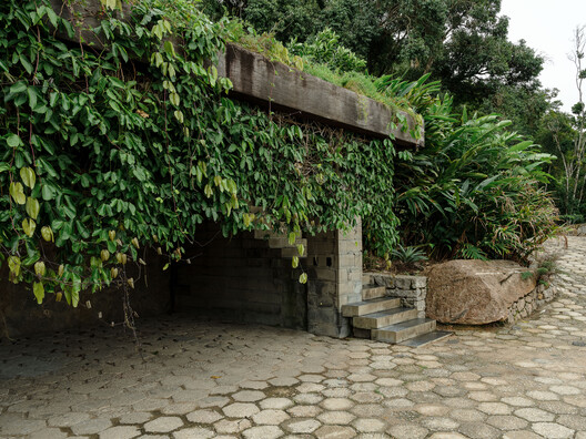 Rochas Floridas Guest House / WaCa Design + Julia Kosciuk - Image 7 of 24