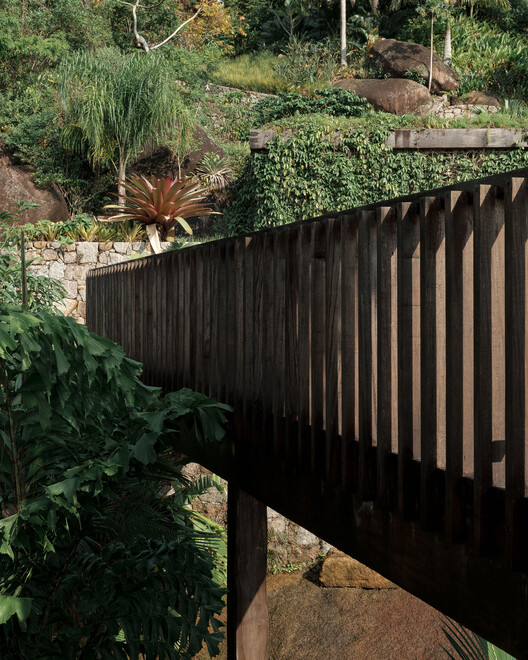 Rochas Floridas Guest House / WaCa Design + Julia Kosciuk - Exterior Photography, Wood, Garden, Handrail