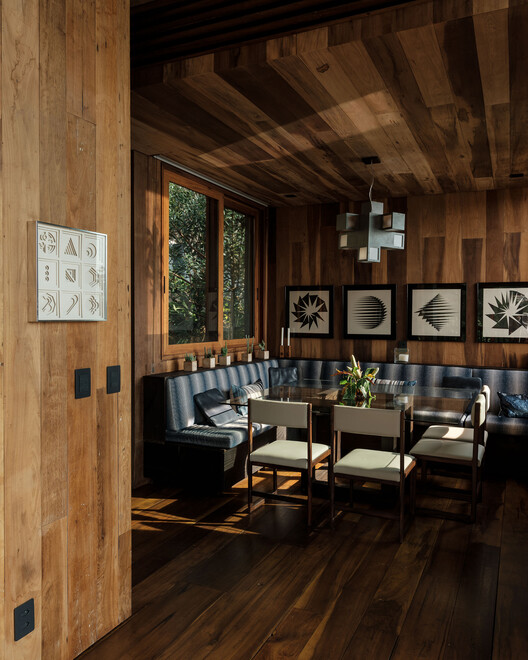 Rochas Floridas Guest House / WaCa Design + Julia Kosciuk - Interior Photography, Dining room, Wood, Table, Chair, Lighting