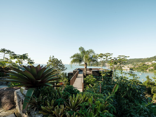 Rochas Floridas Guest House / WaCa Design + Julia Kosciuk - Image 5 of 24