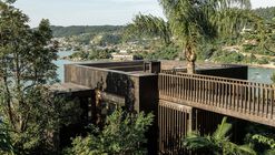 Rochas Floridas Guest House / WaCa Design + Julia Kosciuk