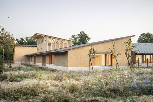 Clairière School / TRACKS - Exterior Photography