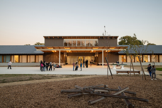 Clairière School / TRACKS - Exterior Photography