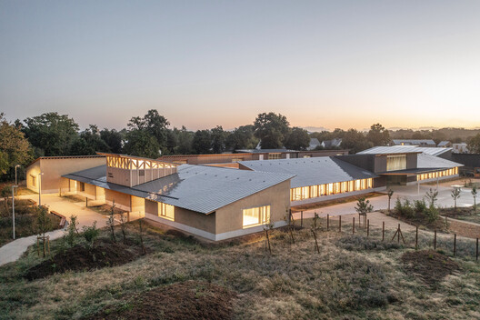 Clairière School / TRACKS - Exterior Photography