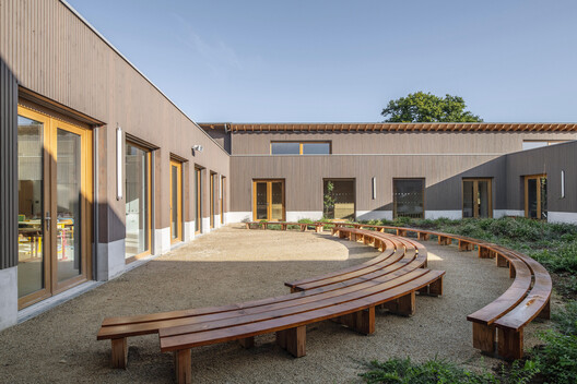 Clairière School / TRACKS - Exterior Photography, Courtyard