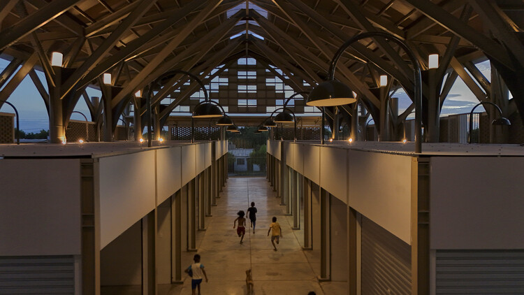 Plaza Luna Vallenata / Tarq Studio  - Más Imágenes