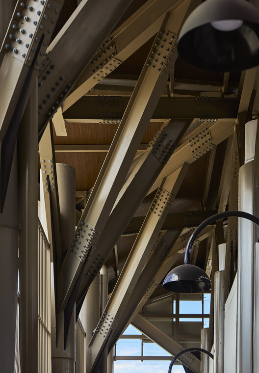 Plaza Luna Vallenata / Tarq Studio  - Fotografía interior, Vidrio, Fijación Vigas