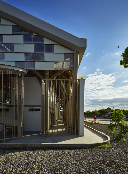 Plaza Luna Vallenata / Tarq Studio  - Fotografía exterior, Concreto