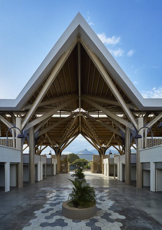 Plaza Luna Vallenata / Tarq Studio  - Fotografía exterior, Fijación Vigas, Pilares