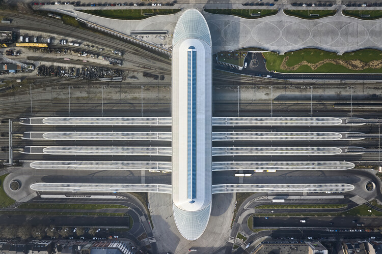 Mons Train Station / Santiago Calatrava - Image 2 of 12