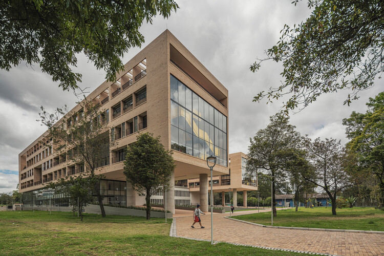 El Camino: Viviendas para personas mayores y personas sin hogar / FP Arquitectura - fotografía exterior