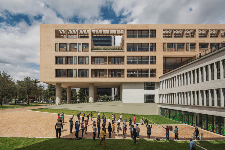 El Camino: Viviendas para personas mayores y personas sin hogar / FP Arquitectura - fotografía exterior