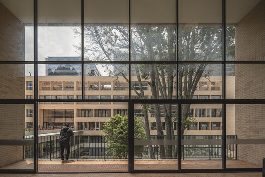 El Camino: Unidad habitacional para personas mayores y exhabitantes de calle / FP Arquitectura - Fotografía interior, Vidrio