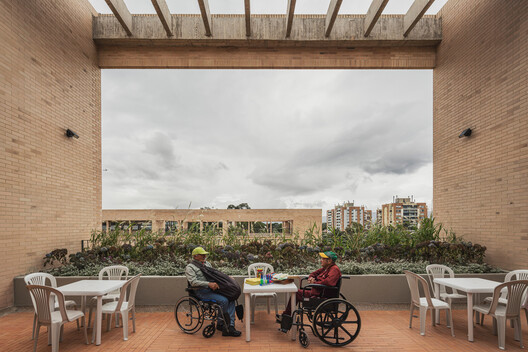 El Camino: Unidad habitacional para personas mayores y exhabitantes de calle / FP Arquitectura - Fotografía interior, Comedor