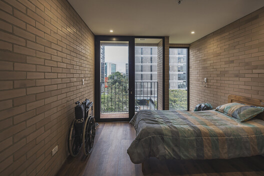 El Camino: Unidad habitacional para personas mayores y exhabitantes de calle / FP Arquitectura - Fotografía interior, Dormitorio, Madera