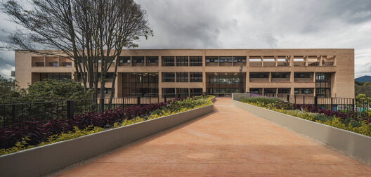 El Camino: Unidad habitacional para personas mayores y exhabitantes de calle / FP Arquitectura - Fotografía exterior