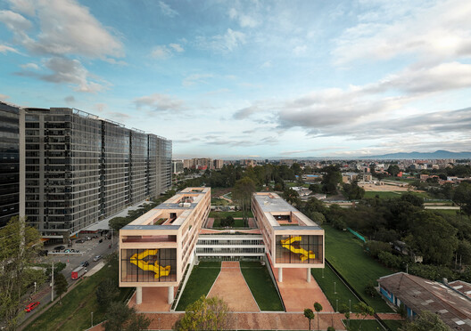 El Camino: Unidad habitacional para personas mayores y exhabitantes de calle / FP Arquitectura - Fotografía exterior