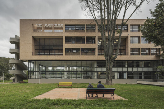 El Camino: Unidad habitacional para personas mayores y exhabitantes de calle / FP Arquitectura - Fotografía exterior, Fachada
