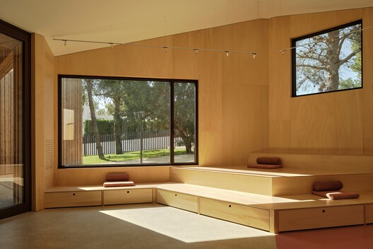 Espacio Híbrido Ferozland / Arquitectura Pinea - Fotografía interior, Madera