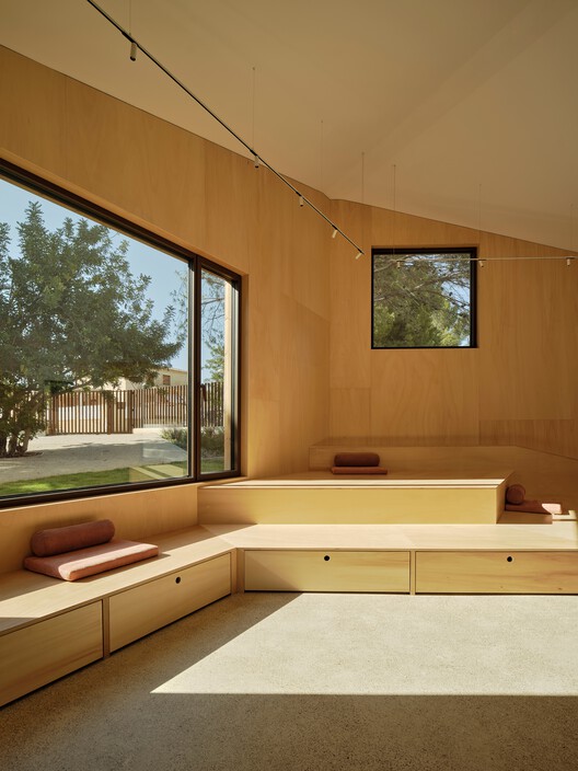 Espacio Híbrido Ferozland / Arquitectura Pinea - Fotografía interior, Madera