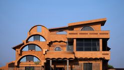  Aurva Illam House / Iki Builds 