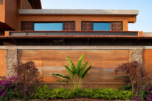  Aurva Illam House / Iki Builds  - Exterior Photography, Wood, Concrete, Beam, Balcony